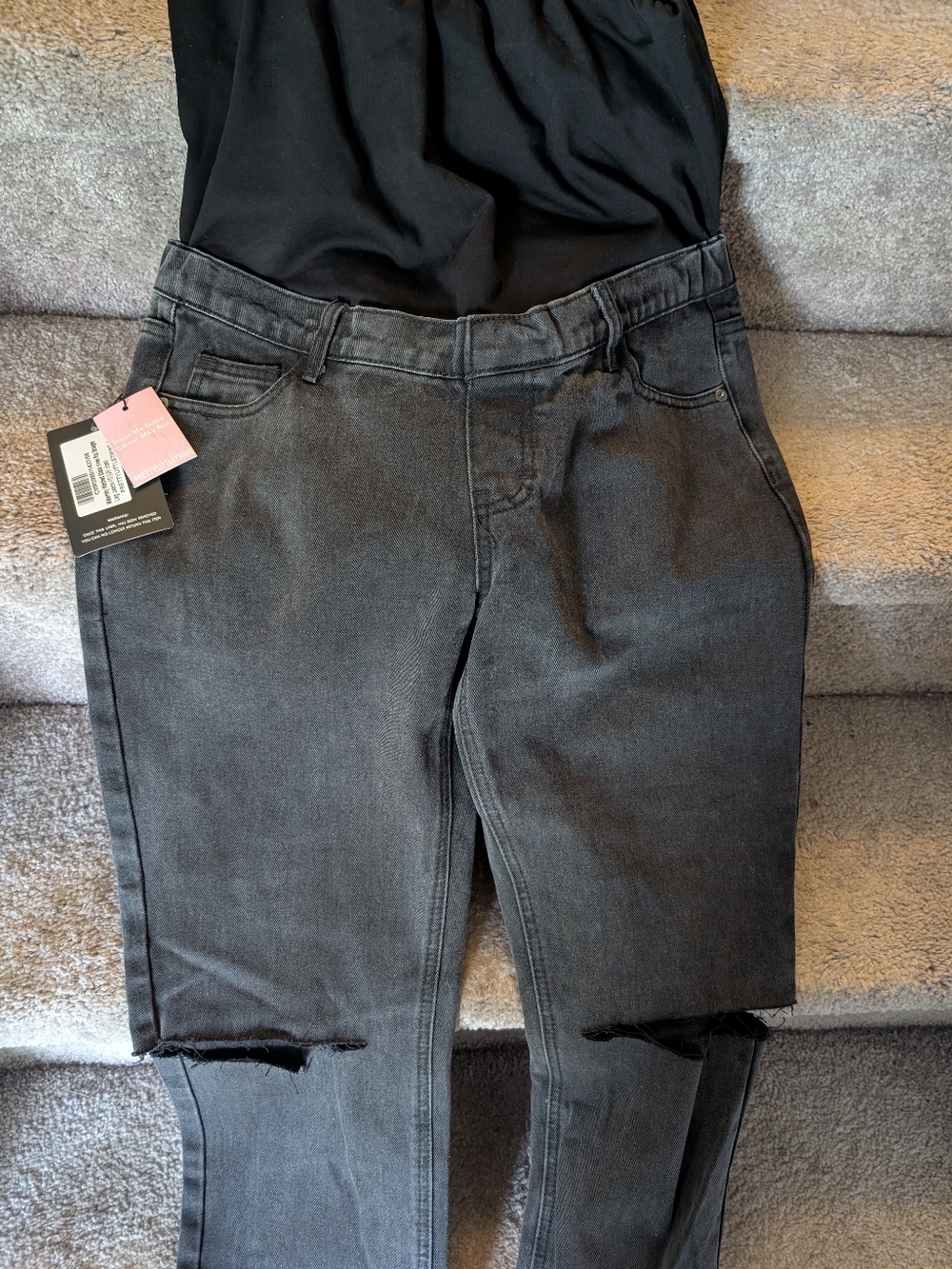NWT PrettyLittleThing Maternity Black Skinny Jeans w/ Distressed Knees
